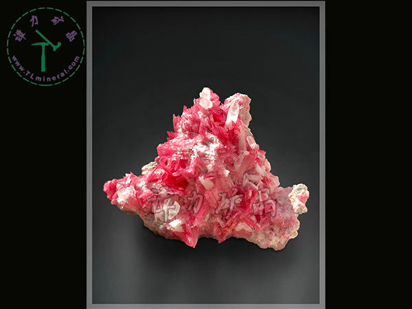 薔薇輝石+水晶，秘魯，10x9x5.5cm