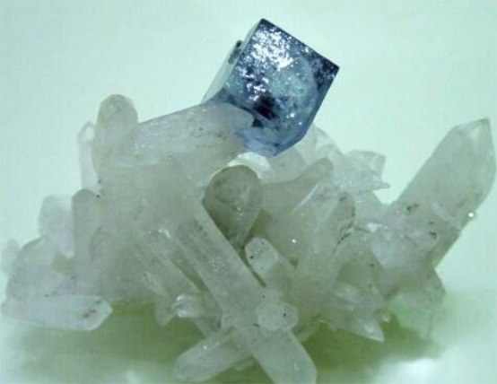 長沙市譚力礦產品有限公司,長沙礦產品銷售,工藝品銷售,鉆石飾品批發(fā)